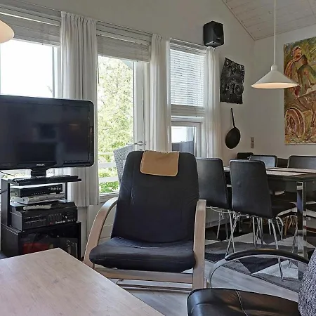 Three-bedroom In Hasle 3 度假居 *